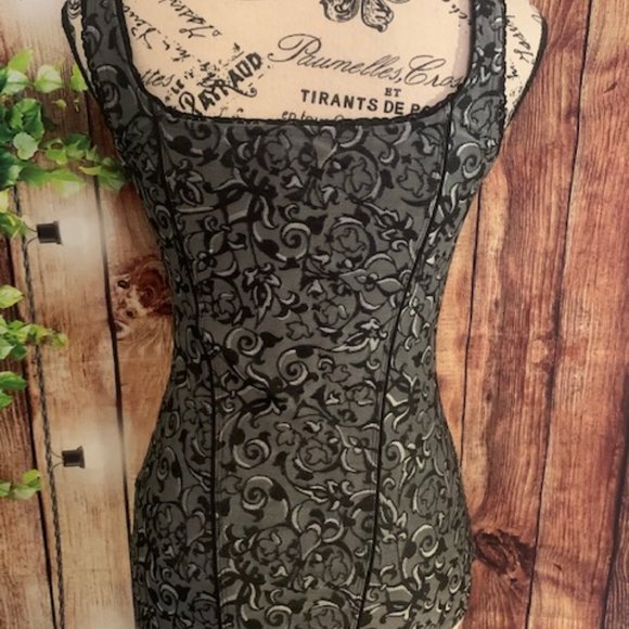 Beautiful Bodice - Picture 4 of 9